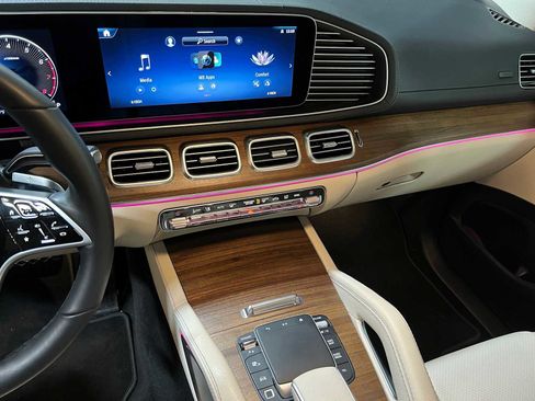 Used 2025 Mercedes-Benz GLS 450 4MATIC image 32