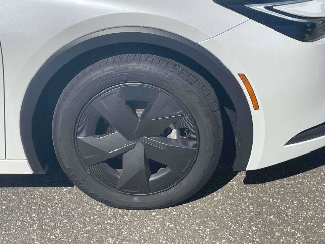 Used 2025 Toyota Prius LE FWD image 11