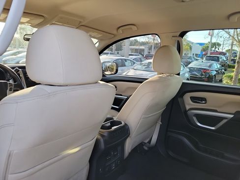 Used 2017 Nissan Titan SV image 11