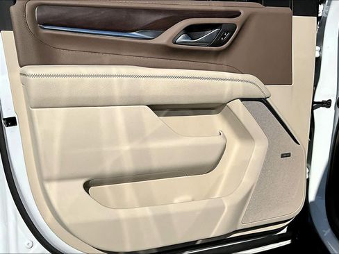 Used 2022 GMC Yukon Denali w/ Denali Premium Package image 21