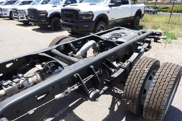 New 2025 RAM 5500 Tradesman w/ Chrome Appearance Group AWD/4WD image 25