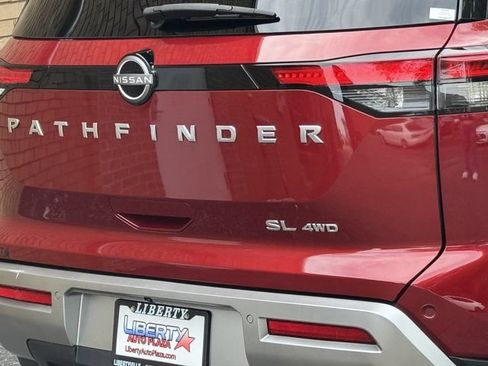 Used 2024 Nissan Pathfinder SL AWD/4WD image 28