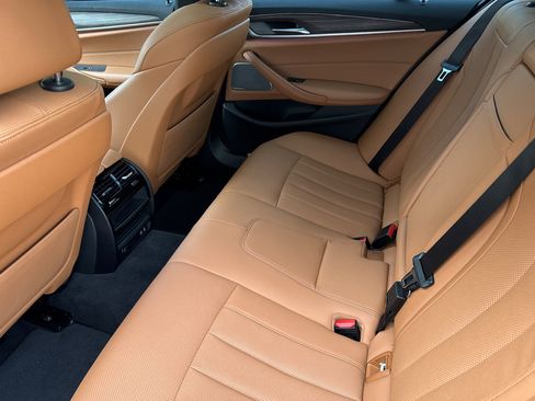 Used 2022 BMW 530i w/ Premium Package RWD image 12