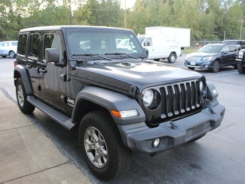 Used 2020 Jeep Wrangler Unlimited Sport image 2