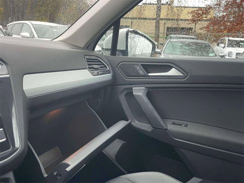 Used 2022 Volkswagen Taos SE image 29