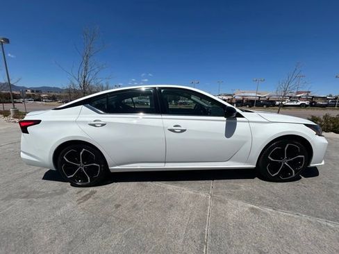Used 2024 Nissan Altima 2.5 SR FWD image 12