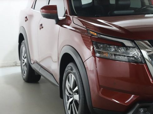 Used 2022 Nissan Pathfinder SL AWD/4WD image 9