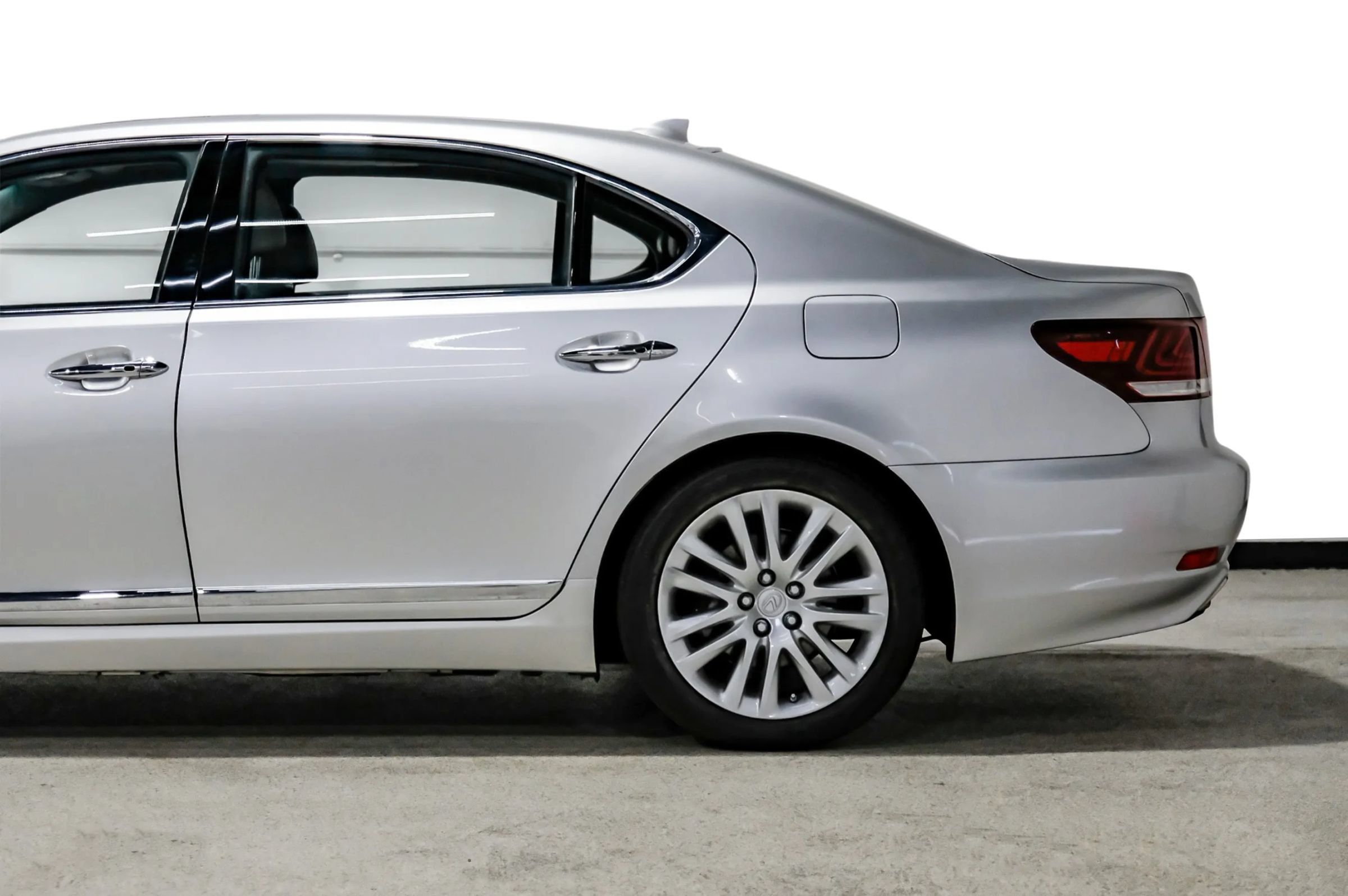 Used 2015 Lexus LS 460 L RWD image 11