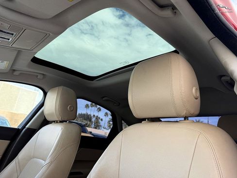 Used 2018 Jaguar XF Prestige image 17