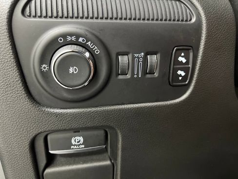 Used 2024 Jeep Wagoneer L Series II RWD image 49