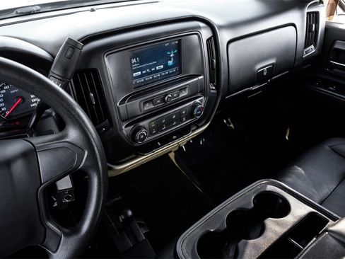 Used 2018 Chevrolet Silverado 1500 Custom w/ Custom Value Package image 18