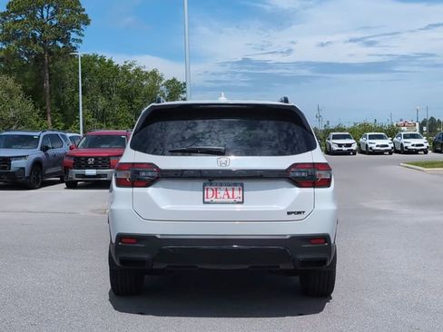 New 2026 Honda Pilot Sport image 4