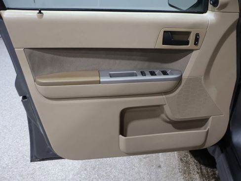 Used 2010 Ford Escape XLT image 12