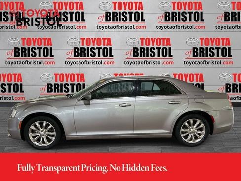 Used 2018 Chrysler 300 Touring L AWD/4WD image 7