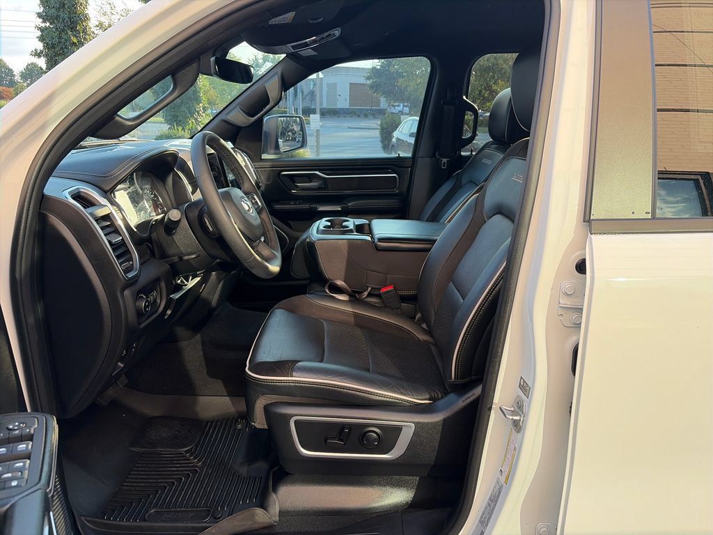 Used 2025 RAM 1500 Laramie AWD/4WD image 23