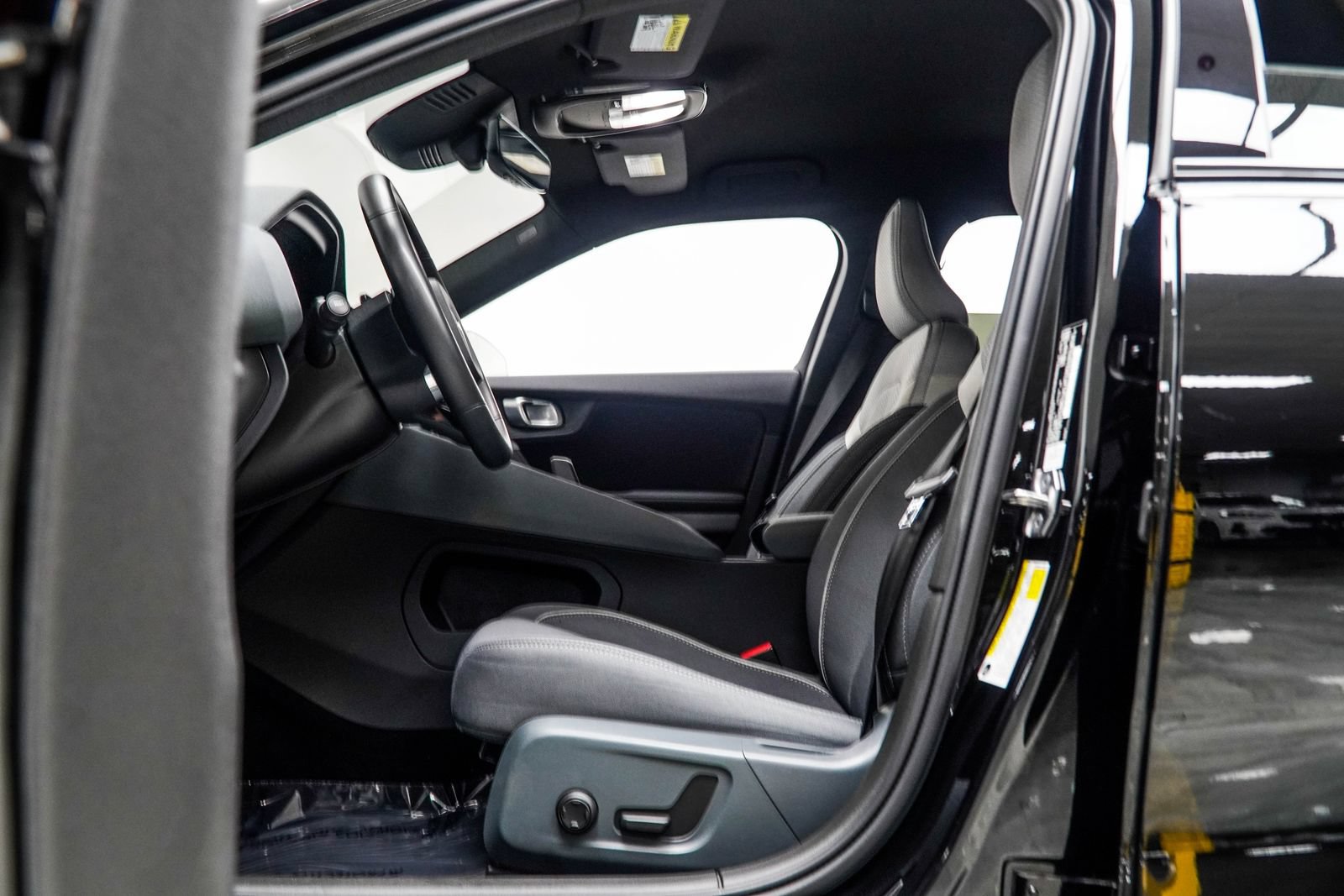 Used 2022 Polestar Polestar 2 w/ Pilot Package AWD/4WD image 38