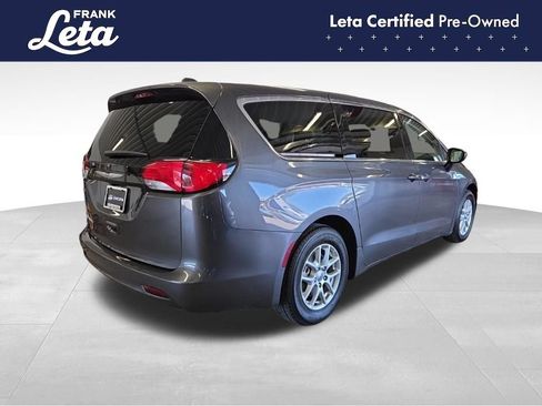 Used 2022 Chrysler Voyager LX FWD image 6