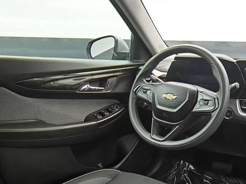 Used 2025 Chevrolet TrailBlazer LT AWD/4WD image 21