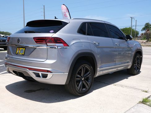 Used 2020 Volkswagen Atlas Cross Sport SE w/ Panoramic Sunroof Package FWD image 7