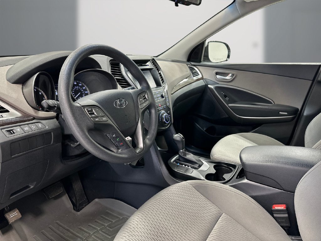 Used 2017 Hyundai Santa Fe SE w/ Cargo Package FWD image 13