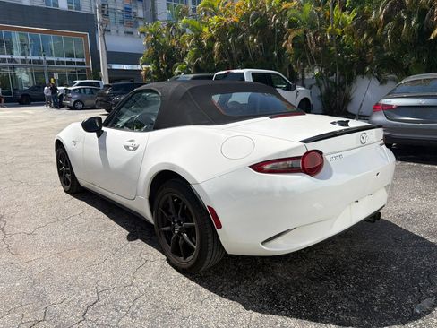 Used 2020 MAZDA MX-5 Miata Sport RWD image 10