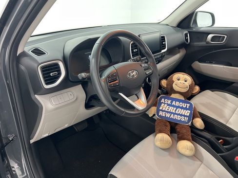 Used 2024 Hyundai Venue SEL image 9