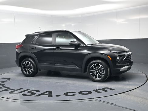 Certified 2025 Chevrolet TrailBlazer LT w/ Driver Confidence Package image 2