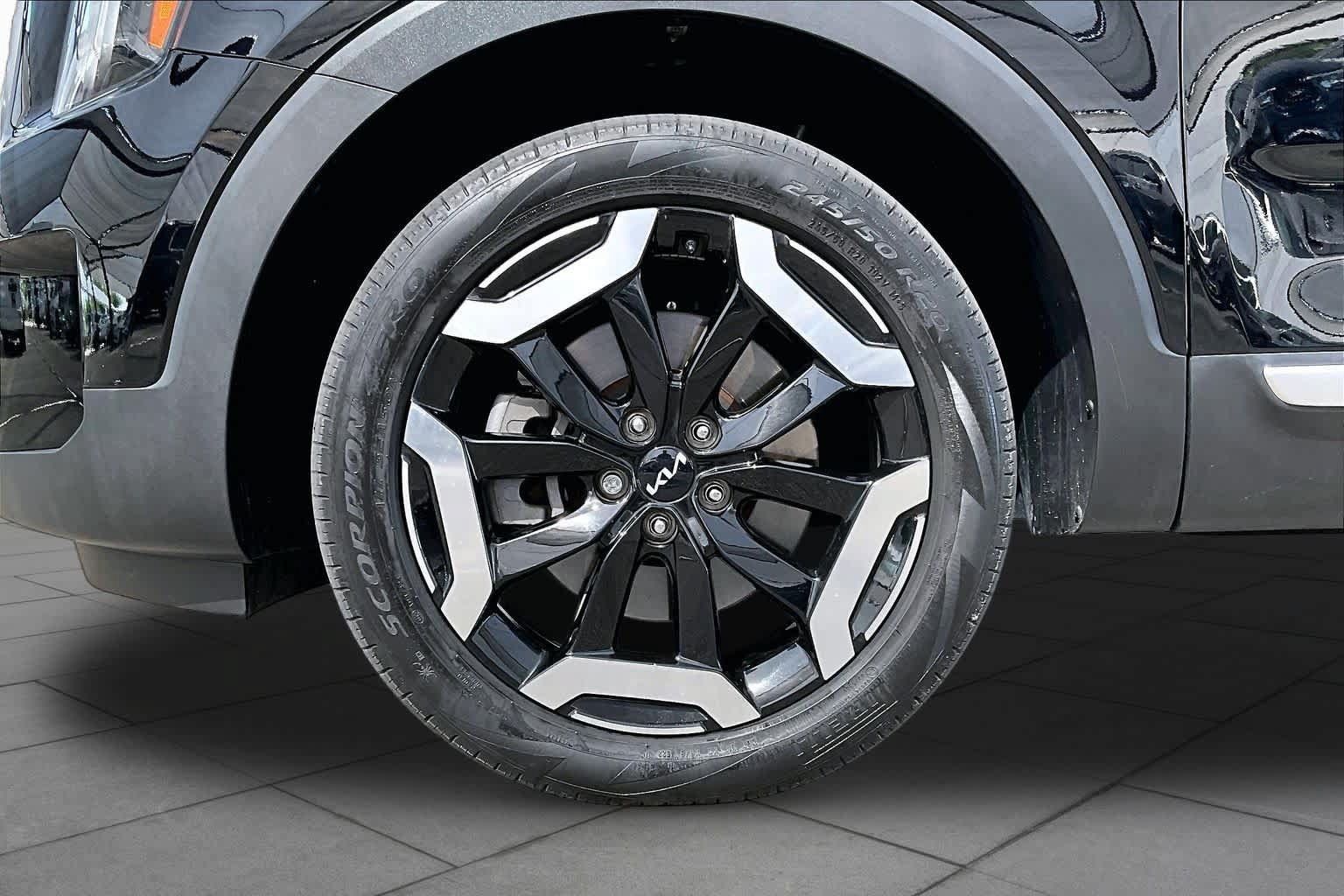 Used 2023 Kia Telluride EX w/ EX Captain's Chair Package FWD image 11