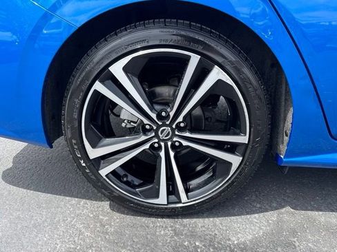 Used 2022 Nissan Sentra SR w/ SR Premium Package FWD image 9