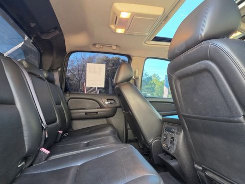 Used 2013 Chevrolet Avalanche LTZ image 16