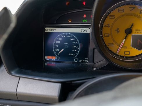 Used 2012 Ferrari 458 Italia Coupe RWD image 18