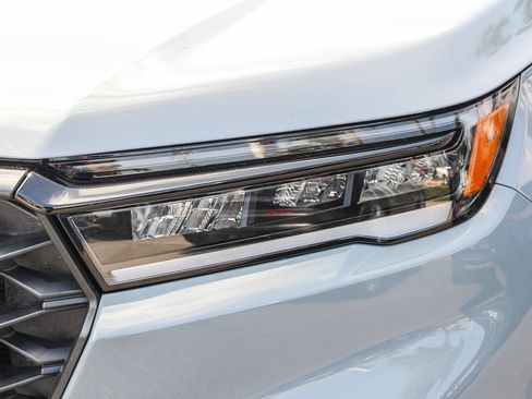 Used 2025 Honda Pilot Sport image 13