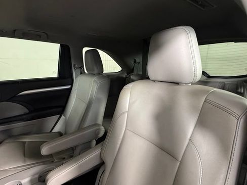 Used 2017 Toyota Highlander XLE FWD image 26