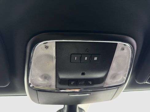Used 2019 Jeep Grand Cherokee Altitude RWD image 30