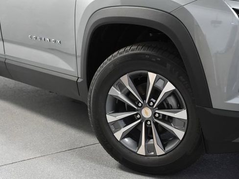 New 2026 Chevrolet Equinox LT w/ Convenience Package II AWD/4WD image 4
