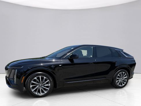 Used 2024 Cadillac Lyriq Sport AWD/4WD image 7