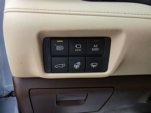 Used 2021 Toyota Highlander Limited AWD/4WD image 24