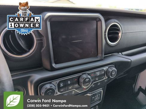 Used 2022 Jeep Wrangler Unlimited Sahara w/ Cold Weather Group AWD/4WD image 16