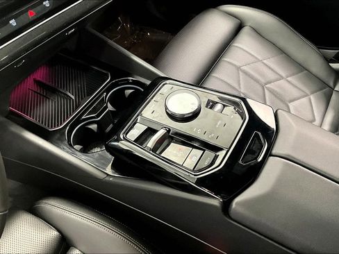 Used 2024 BMW 530i xDrive w/ Premium Package image 17