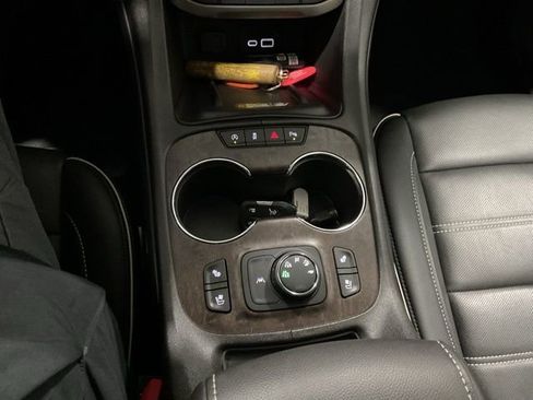 Used 2023 GMC Acadia Denali image 15