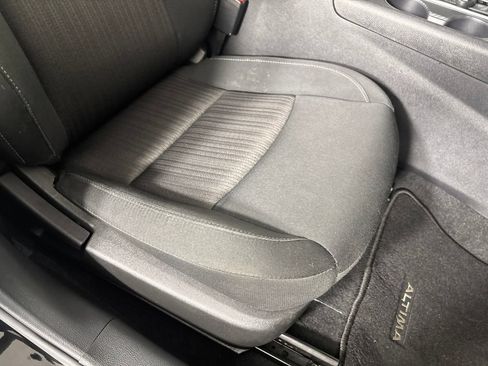 Used 2025 Nissan Altima 2.5 SV FWD image 29