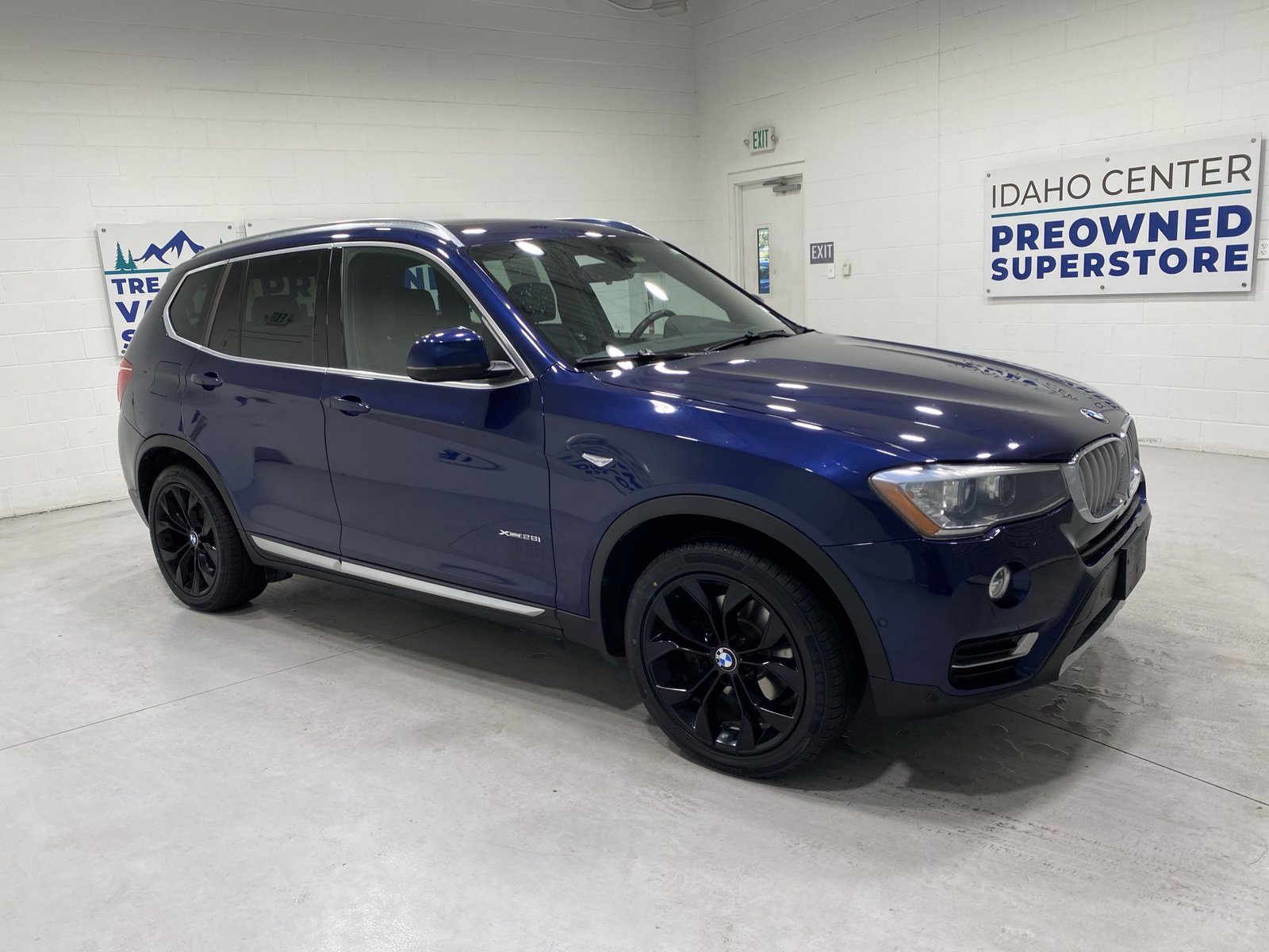 Used 2017 BMW X3 xDrive28i AWD/4WD image 2