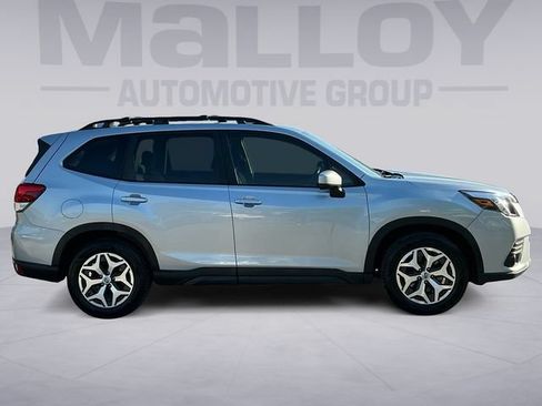 Used 2022 Subaru Forester Premium AWD/4WD image 6