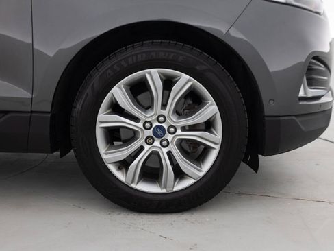 Used 2019 Ford Edge Titanium w/ Equipment Group 301A AWD/4WD image 18
