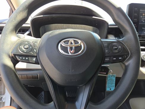 Used 2022 Toyota Corolla LE image 12