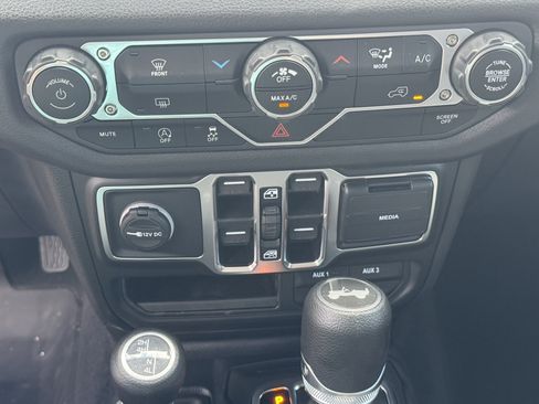 Used 2025 Jeep Wrangler Unlimited Sport AWD/4WD image 15