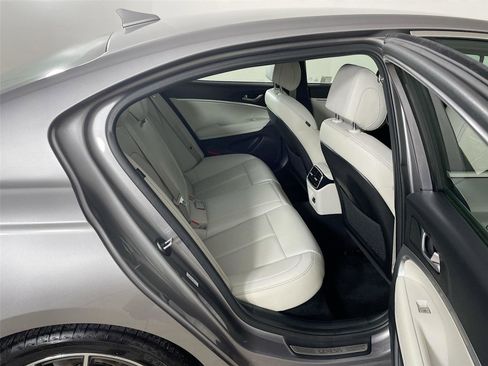 Used 2025 Genesis G70 2.5T image 27