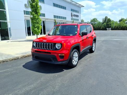 Used 2020 Jeep Renegade Sport w/ Sport Appearance Group AWD/4WD image 2