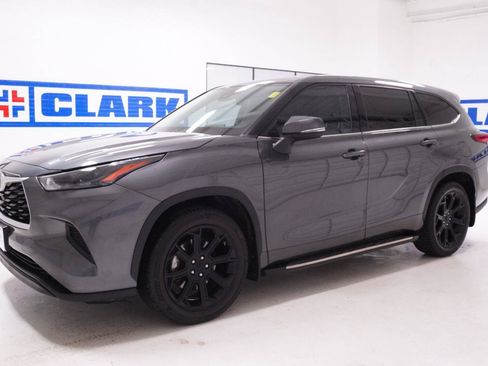 Used 2022 Toyota Highlander L FWD image 34