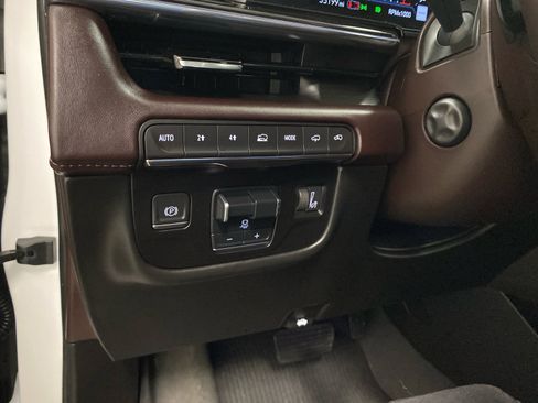 Used 2023 Cadillac Escalade Premium Luxury Platinum image 19